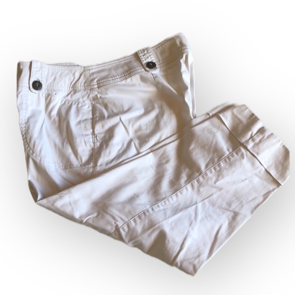 𝅺𝅺⭐️2 FOR $20⭐️ Laure Plus Sized White cropped pants in new condition. - Picture 3 of 6